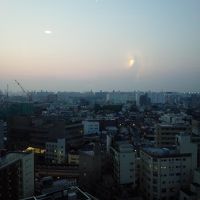 部屋からの眺め。線路が見える。騒音は低層階だと気になるかも