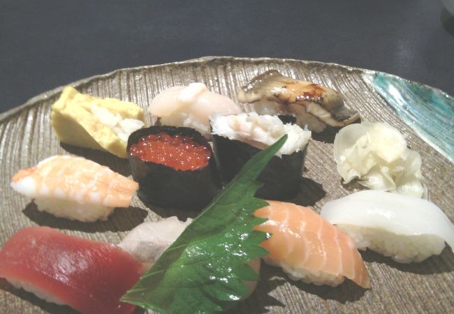 西武百貨店内の上品なすし屋です