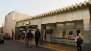 高架橋を渡って谷中へ