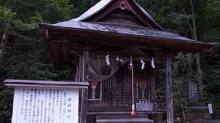 飯盛山の小さな祠