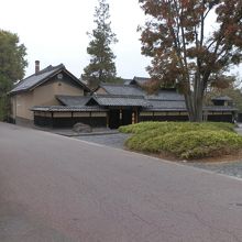 「蔵部」の正面。趣きがある。