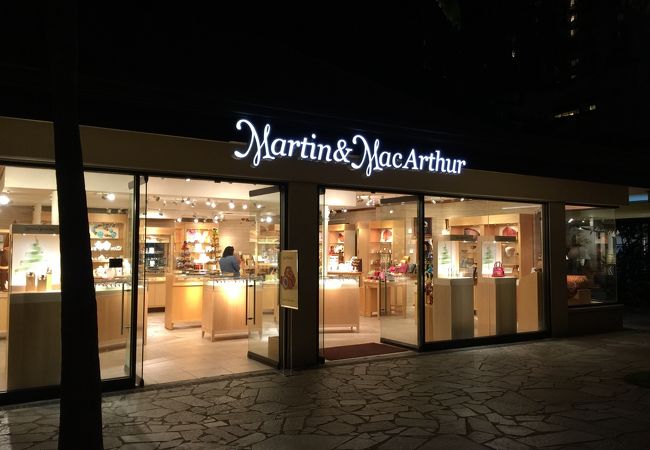 マーティン & マッカーサー (ヒルトン ハワイアン ビレッジ店)