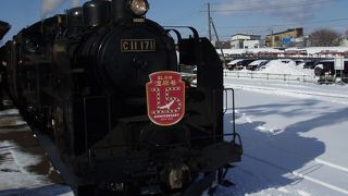 人気のSL列車も遠い