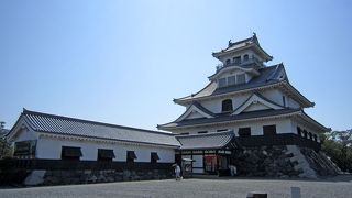 琵琶湖を望む城。