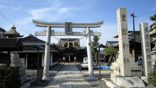 城下町にある。