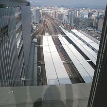 ホームを見下ろせます