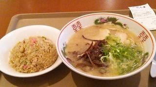 有名人が多く訪れる博多ラーメン店