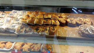 昔の旭町商店街の名店もある、戸塚駅西口にある駅ビル