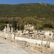 マーブル通り南方向に向かって右手にあります。