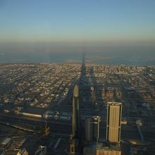 ブルジュハリファの影が海まで