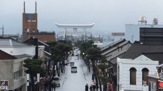 出雲大社の正門に通じる通りです