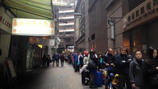 並ぶのが必須のクッキーや