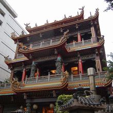 中華風の大きな建物です