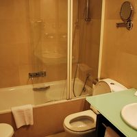 綺麗なバスタブ付きです