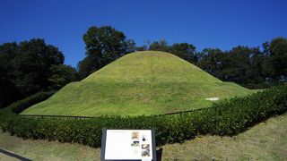 壁画が有名な古墳。