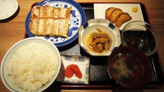 博多餃子を駅ビルで。