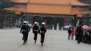 忠烈祠にはこの駅からバスで行くのが便利