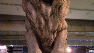 通称「ライオン橋」