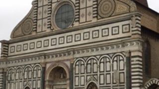 駅に近くて広場が大きな教会