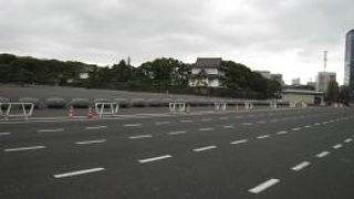 大手門と坂下門の間