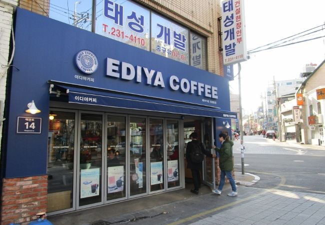 イディアコーヒー　釜山東光洞店　　ヨンジン両替に行くついでに寄りました