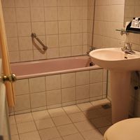 バスタブなど古くなっているが湯量や温度はまったく問題なし