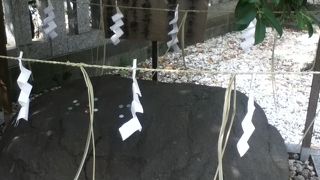 撫でると願いが叶うと言われる