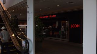 スタジオライブとか、生放送の番組をやってますね