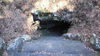 人穴富士講遺跡は現在閉鎖中、中に入ることは出来ません。