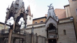 栄華が感じられる美しいお墓