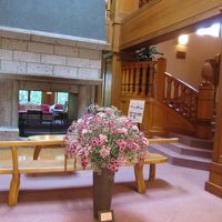 フロント前　大きな暖炉があります