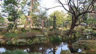 兼六園の曲水に浮かぶ小島