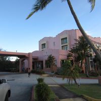 駐車場の方から入口方面