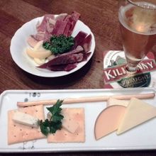 チーズ・サラミ