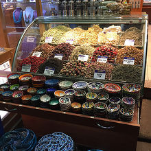 得体のしれないものがたくさん売ってました。