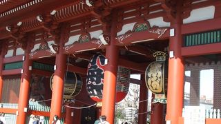 浅草で１番、観光客が写真撮ってる場所