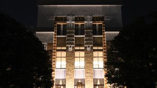 旧県庁舎をリニューアルした多目的施設