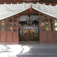 神社中央の鴨居に眞田幸村公の肖像画。