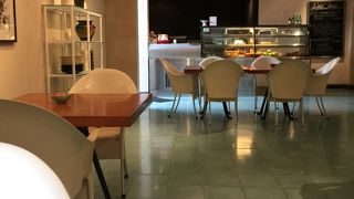 ジェンガラに行ったらここで休憩