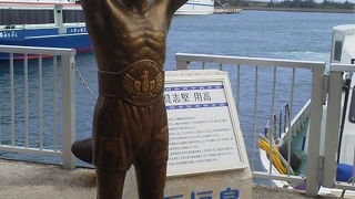 撮影スポットは石垣のヒーローと「具志堅用高モニュメント」～石垣～