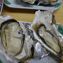 巨大な焼き牡蠣にはびっくりしました　流石、広島名物です