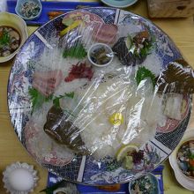 お刺身の盛り合わせ　ひらめ・こいわし・はまちととても新鮮です