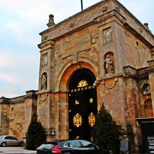 冬季は宮殿には入れない。旅人が見れるのは此処まで。