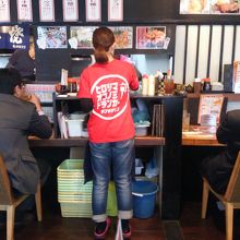 元気な店員さんとユニホーム