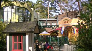 目立つメルヘンチックな建物