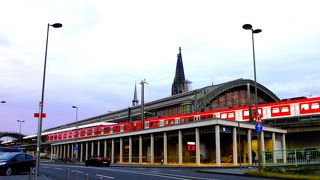 色んなお店が入っていて便利