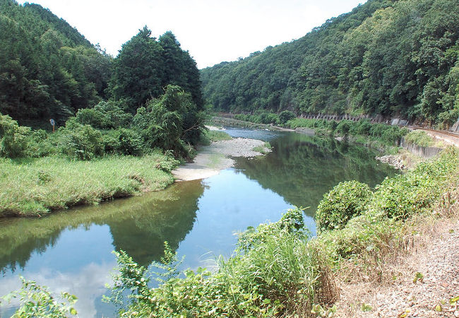 広島県北東部の山合いを蛇行する清流