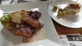 店内も洒落ていて、飲み物も食事も美味しいレストランでした。ピンチョスもあります。