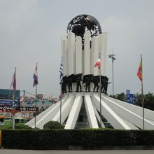 ロータリーの記念碑