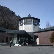 妙義山にこだわった美術館です